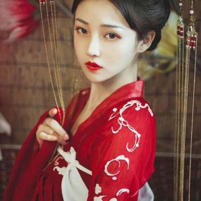 朗诵成人服装古风视频,古风成人服装朗诵视频赏析