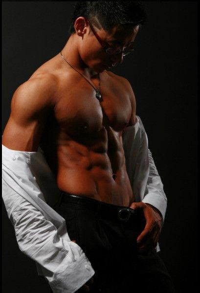 成人怎么练成腹肌男视频,成人高效练腹秘籍