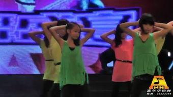 成人街舞舞蹈表演视频